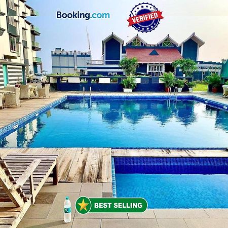 Gr Palace, In Front Of Sea-Beach With Breakfast, Swimming-Pool, Fully Air-Conditioned, Hotel With Parking Availability Puri Eksteriør bilde