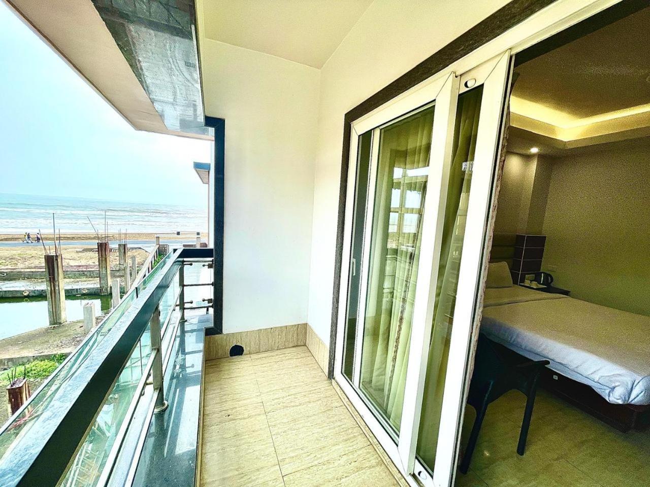Gr Palace, In Front Of Sea-Beach With Breakfast, Swimming-Pool, Fully Air-Conditioned, Hotel With Parking Availability Puri Eksteriør bilde