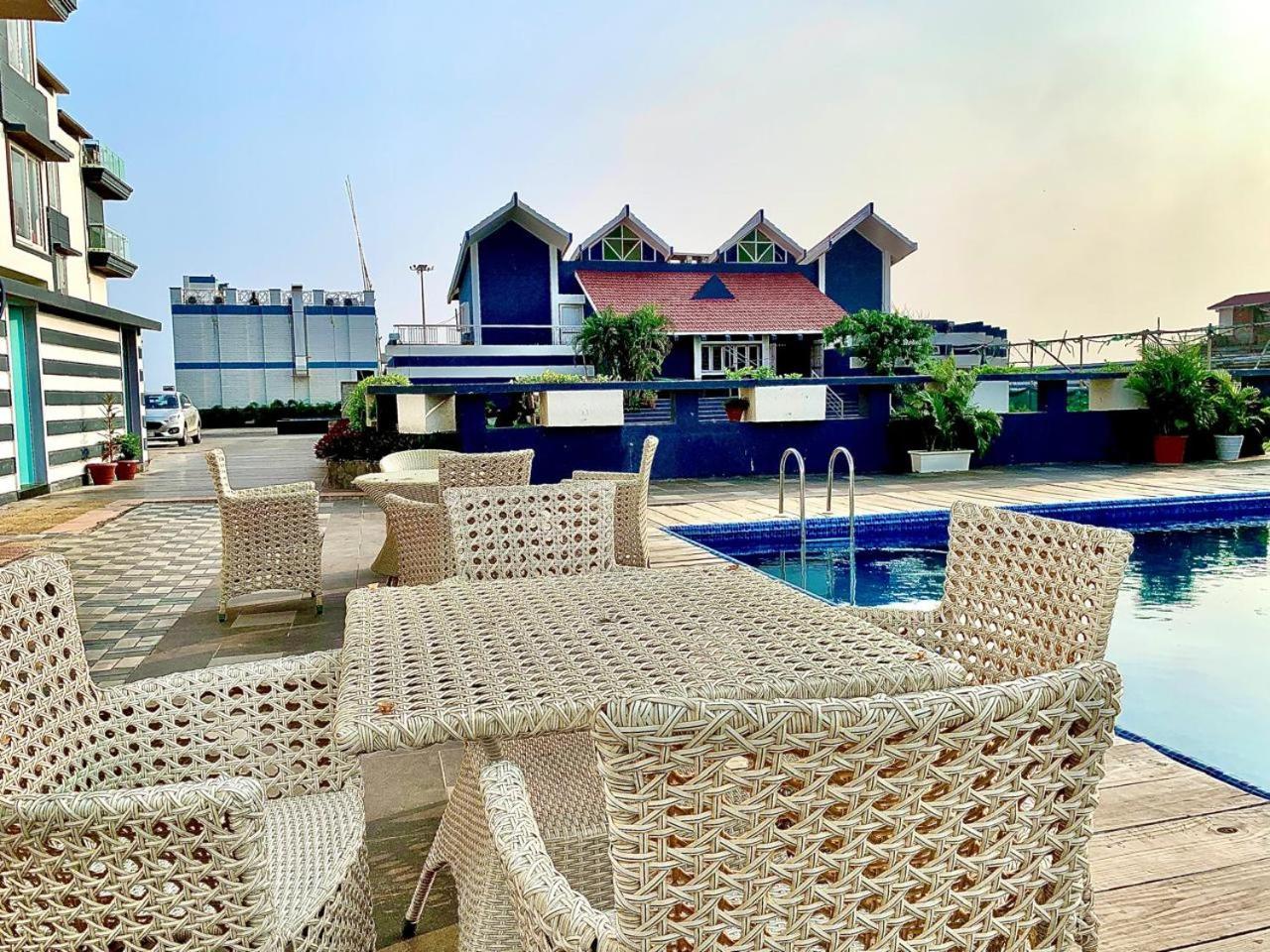 Gr Palace, In Front Of Sea-Beach With Breakfast, Swimming-Pool, Fully Air-Conditioned, Hotel With Parking Availability Puri Eksteriør bilde