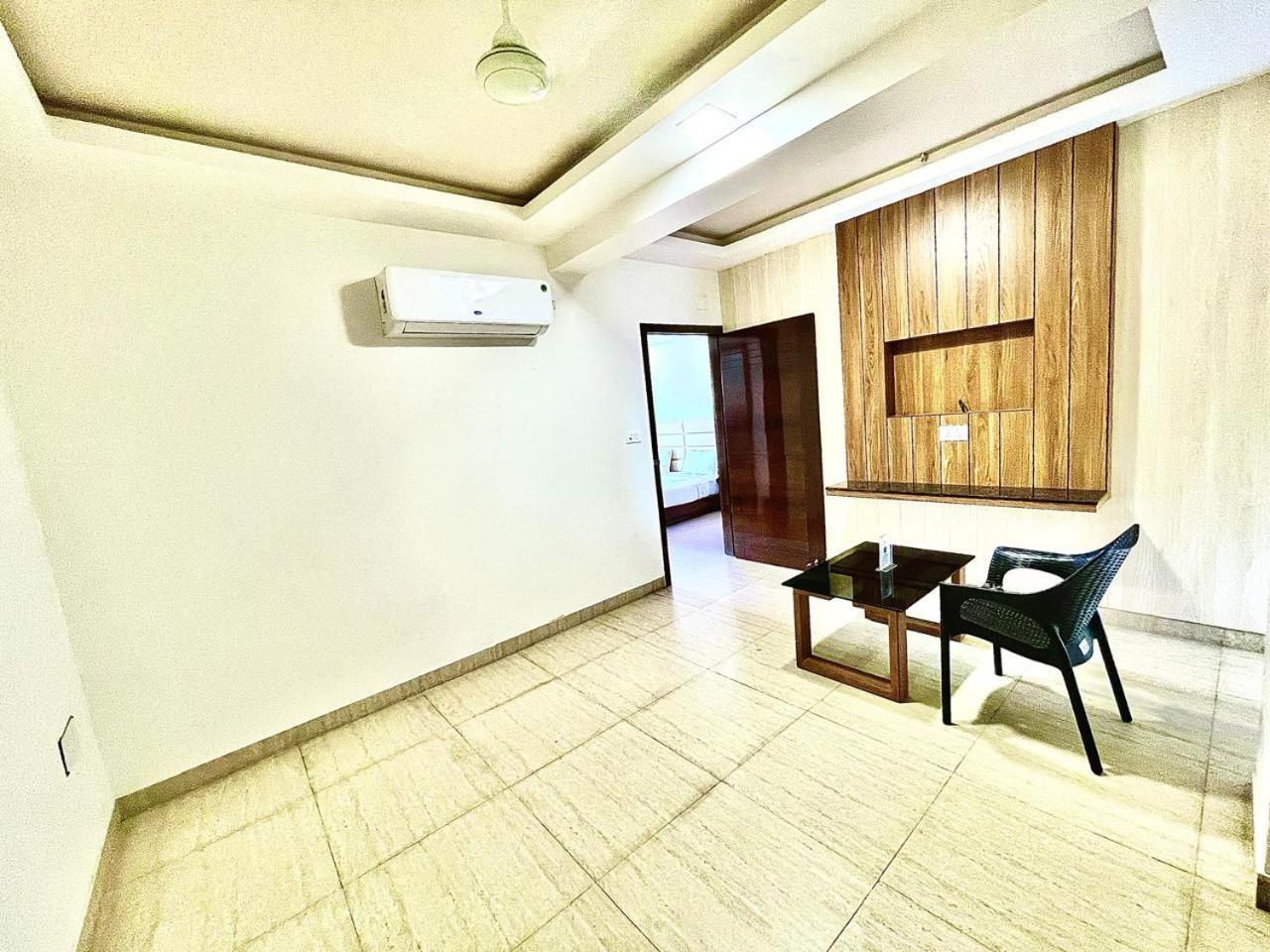 Gr Palace, In Front Of Sea-Beach With Breakfast, Swimming-Pool, Fully Air-Conditioned, Hotel With Parking Availability Puri Eksteriør bilde