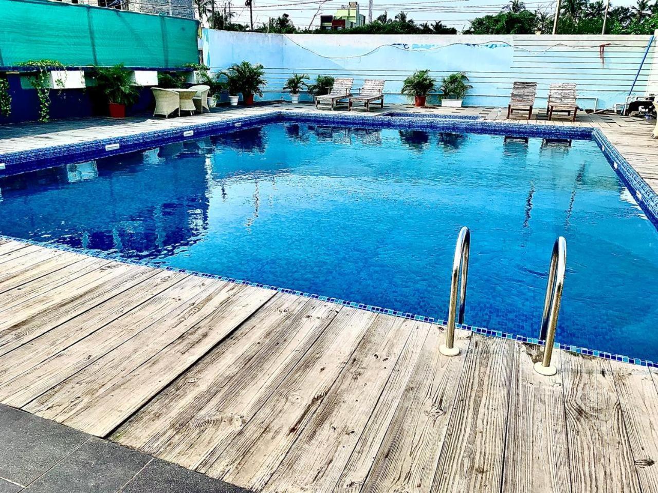 Gr Palace, In Front Of Sea-Beach With Breakfast, Swimming-Pool, Fully Air-Conditioned, Hotel With Parking Availability Puri Eksteriør bilde