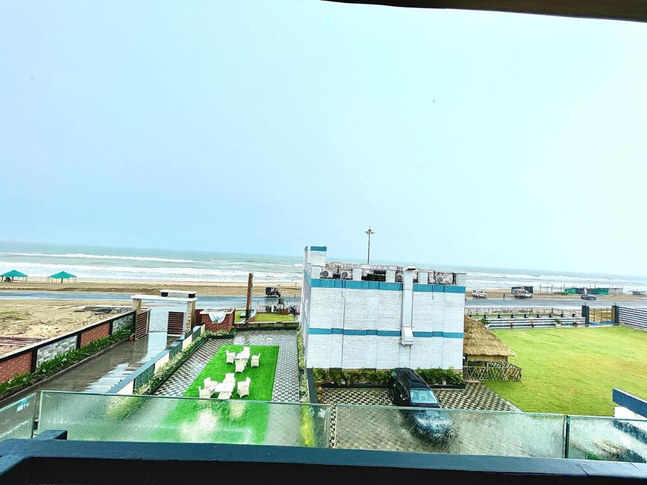 Gr Palace, In Front Of Sea-Beach With Breakfast, Swimming-Pool, Fully Air-Conditioned, Hotel With Parking Availability Puri Eksteriør bilde
