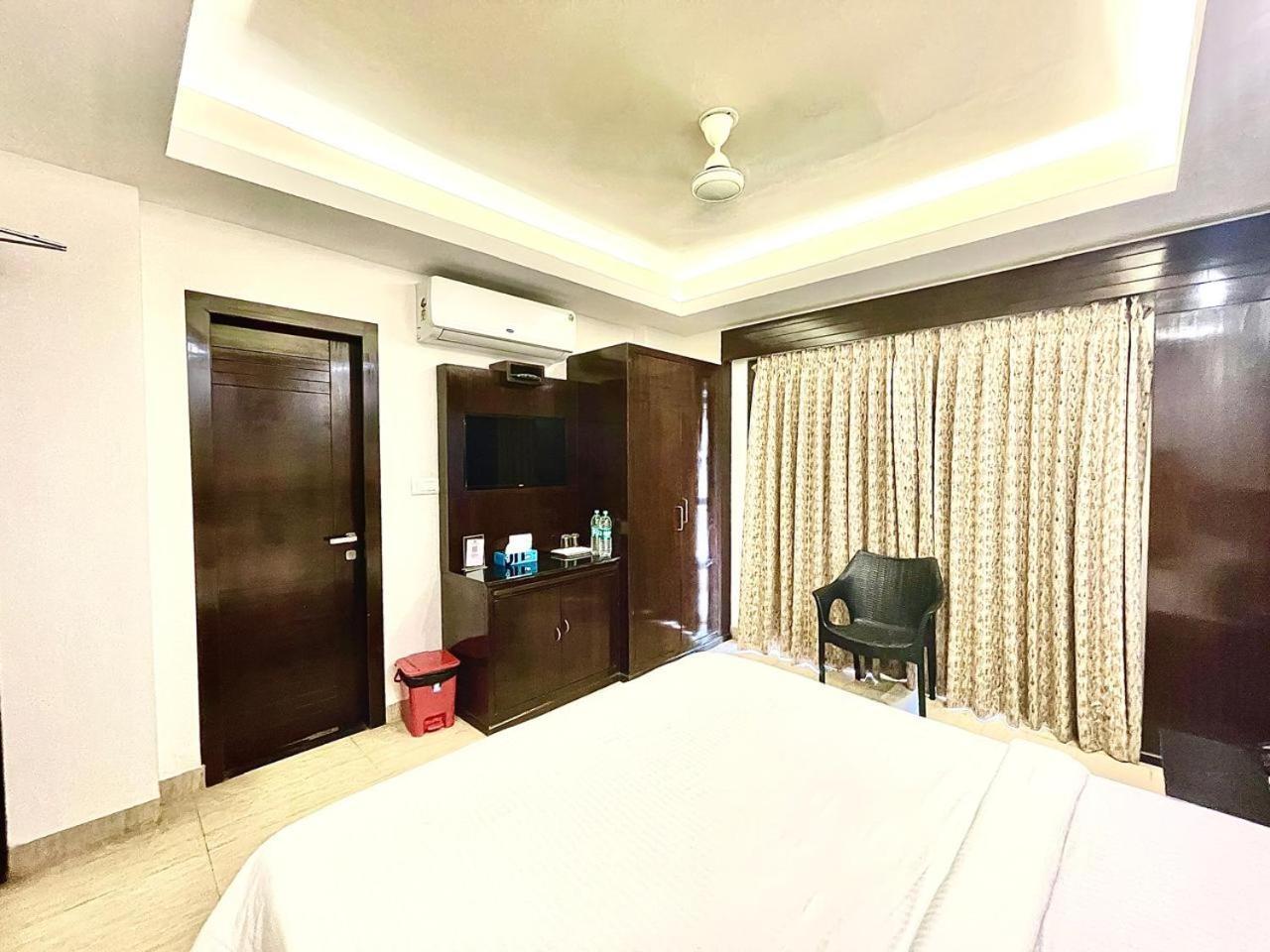 Gr Palace, In Front Of Sea-Beach With Breakfast, Swimming-Pool, Fully Air-Conditioned, Hotel With Parking Availability Puri Eksteriør bilde